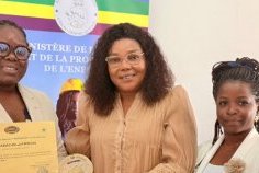 Awards  Makongonio 2025 : la laureate Denise Billogue dédie son prix à la Ministre de la femme 