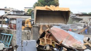 Libreville : la mairie désencombre le quartier STFO pour libérer l’espace public