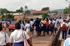 Violences en milieu scolaire : jusqu’à 5 ans de prison et 1 million de FCFA d’amende