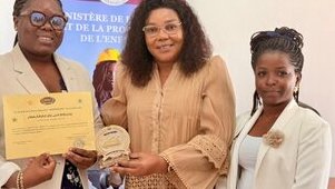 Awards  Makongonio 2025&nbsp;: la laureate Denise Billogue dédie son prix à la Ministre de la femme 