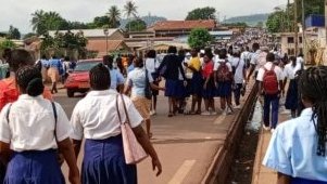 Violences en milieu scolaire : jusqu’à 5 ans de prison et 1 million de FCFA d’amende