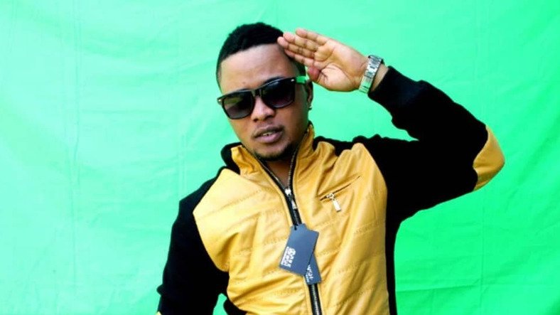 Plus de dix ans de scène et toujours au top : Prince Kiala enflamme le game