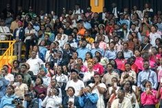 Remise des ordinateurs :   entre espoirs et frustrations chez les étudiants