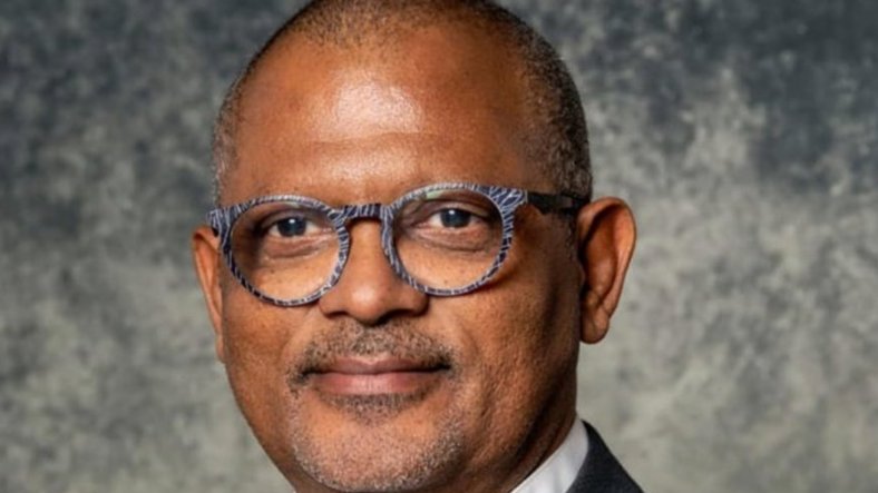 Relation économique Gabon –France&nbsp;: Alain-Claude Kouakoua met les pieds dans le plat