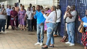 Libreville : Les employés de la Poste S.A menacent de rentrer en grève pour les salaires impayés