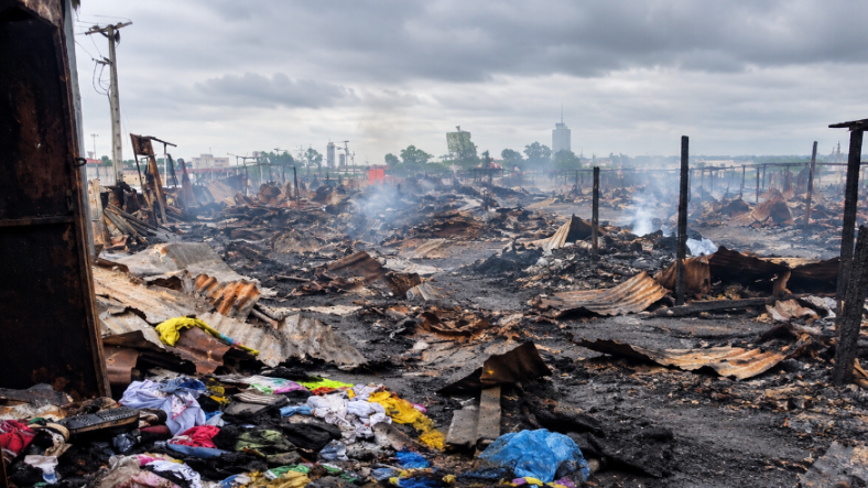 Charbonnages&nbsp;: le feu ravage le marché et laisse les commerçants face à leurs pertes