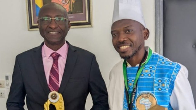 Après son sacre au FENOU, Chef Asham présente ses ambitions au consul du Gabon à Cotonou