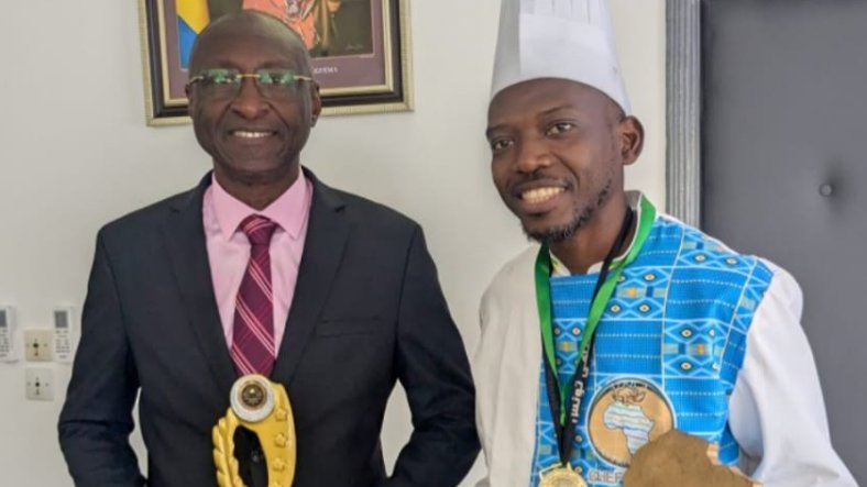 Après son sacre au FENOU, Chef Asham présente ses ambitions au consul du Gabon à Cotonou