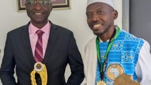 Après son sacre au FENOU, Chef Asham présente ses ambitions au consul du Gabon à Cotonou