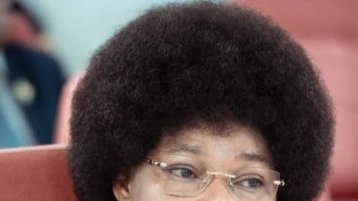 Gabon&nbsp;: le chef de l’État Oligui Nguema ciblé sur les réseaux sociaux, la sénatrice Élodie Diane Fouefoue s’indigne