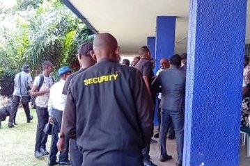 La Poste S.A.&nbsp;: Fox Fort Security sème le chaos en plein point de presse des postiers