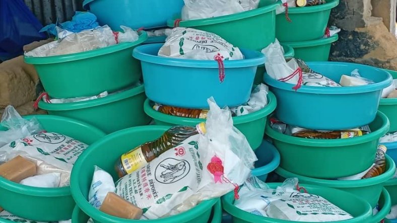 Mékambo / Célébration en différé de la fête des mères&nbsp;: l’association LAMBASS LÂ UNGOM distribue des kits alimentaires
