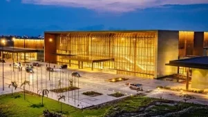 Gabon&nbsp;: la Cité de la démocratie devient le Palais des congrès , rebaptisé Omar Bongo